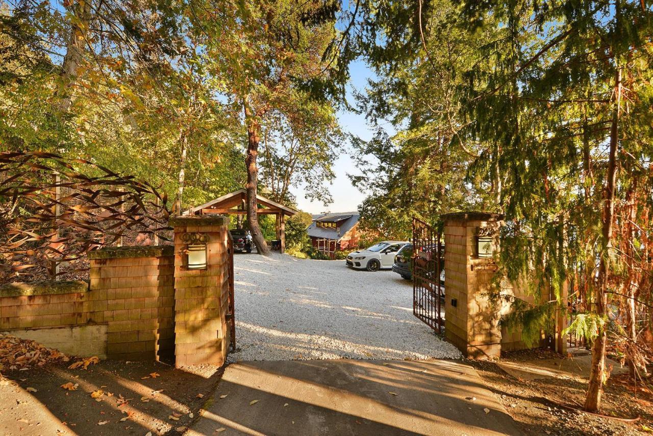 Salishan Tree House Suite Cowichan Bay Eksteriør billede